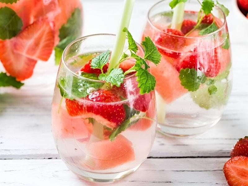 Detox dâu tây, bạc hà và dưa hấu