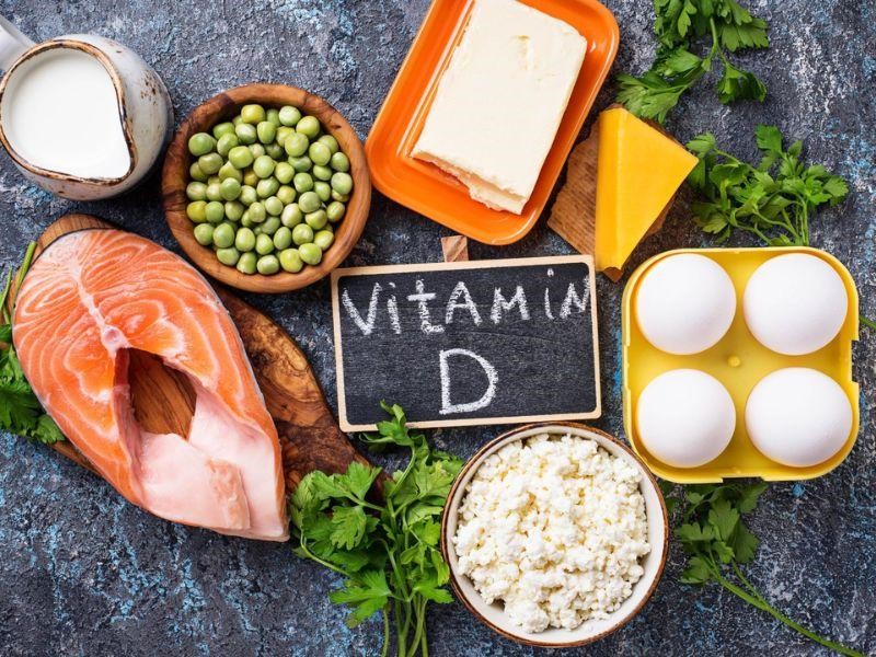 Bạn nên bổ sung vào chế độ ăn uống các loại thực phẩm giàu vitamin D