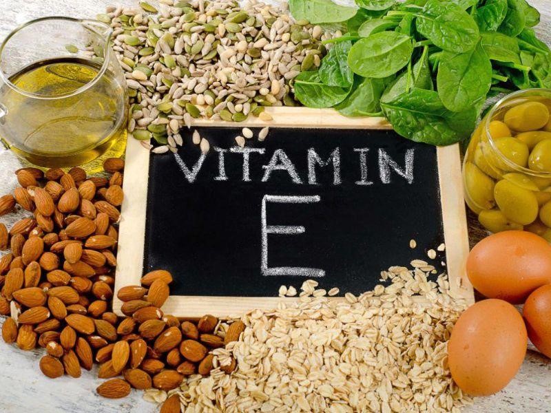 Dầu thực vật, rau xanh, trái cây… rất giàu vitamin E.