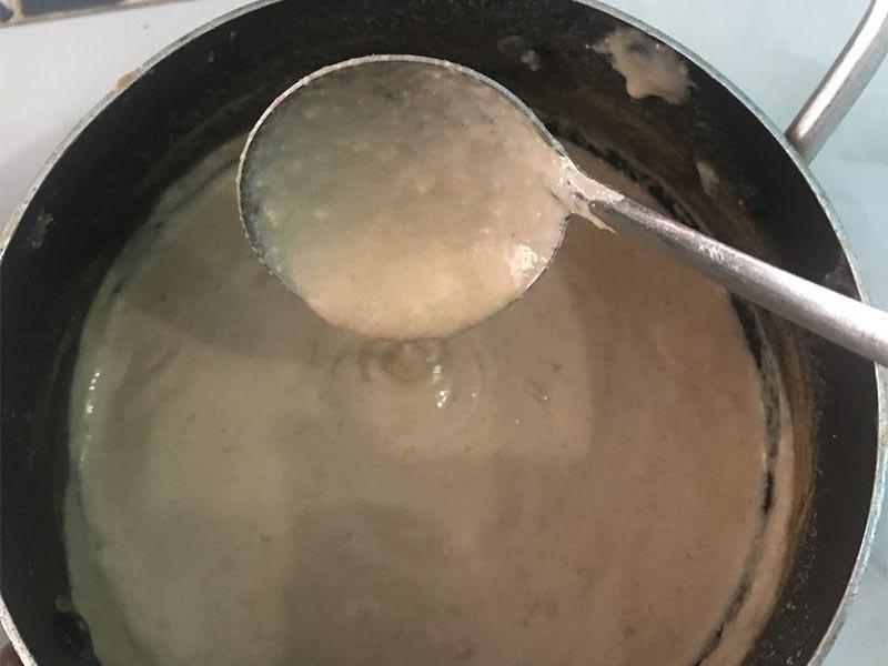 Nấu nước chấm gỏi cuốn chay