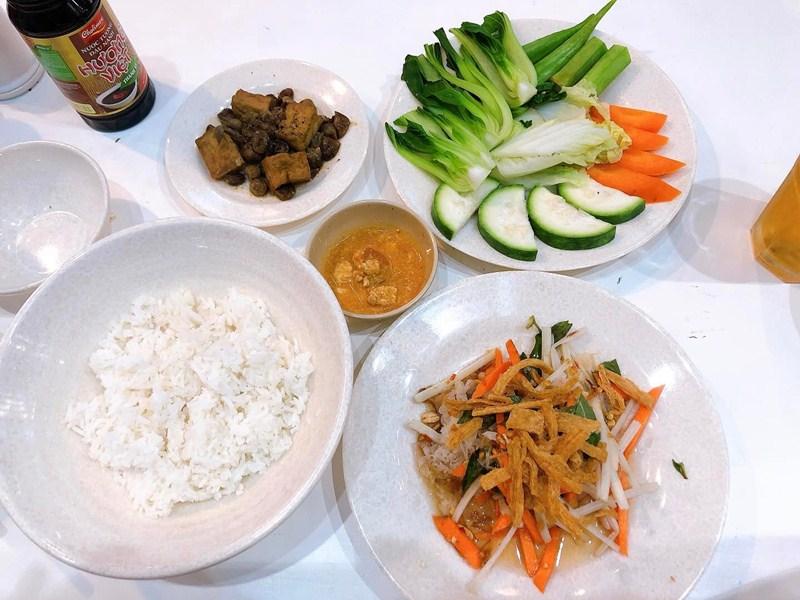 Quán cơm chay Nguyên Hậu