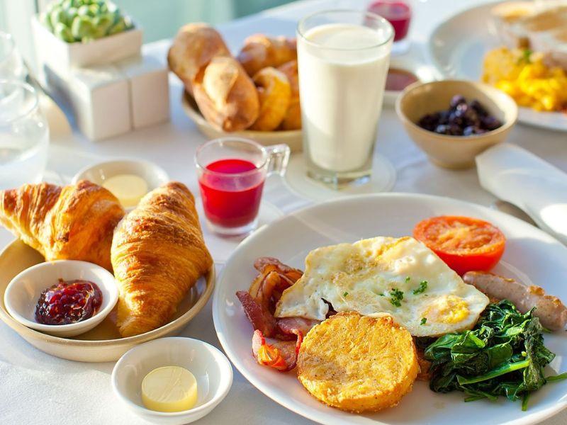 Ăn sáng đúng giờ