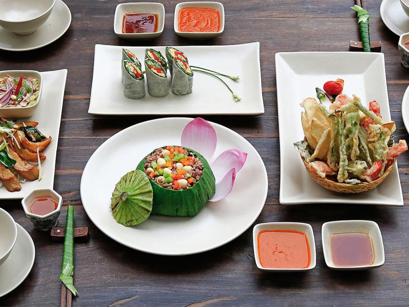 Chỉ ăn tối đa 3 bữa mỗi ngày, trong đó có 1 bữa ăn no và 2 bữa ăn nhẹ nhàng