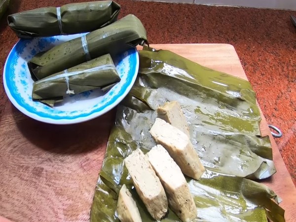 Chả lụa chay cuốn lá chuối