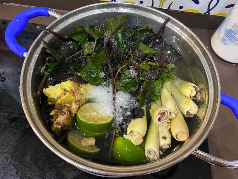 Chi tiết cách sử dụng lá xông giải cảm lạnh