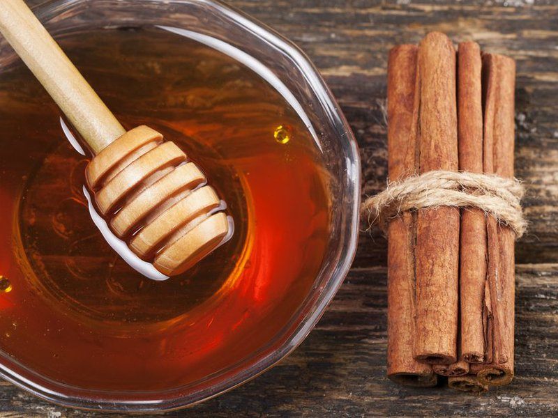 Chữa cảm lạnh bằng mật ong và quế