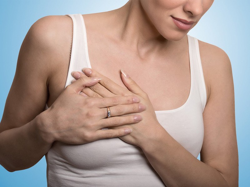 Đôi lúc có thể thấy ngứa ở vùng ngực