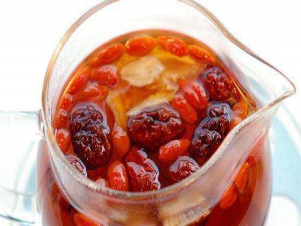 Ăn táo đỏ nhiều có sao không? Lợi hay hại nằm ở đâu