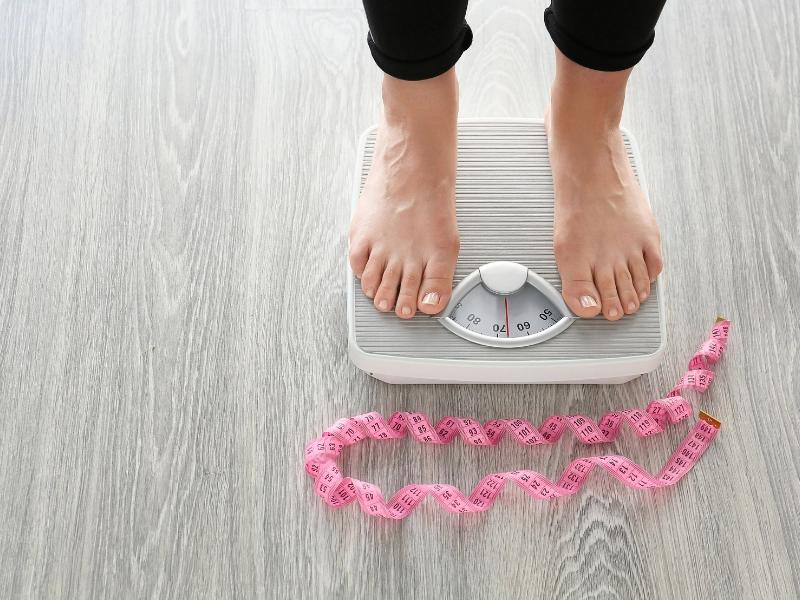 Giảm cân đột ngột là một trong những dấu hiệu ung thư buồng trứng