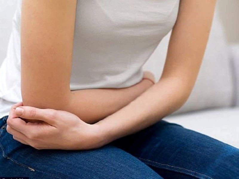 Bệnh nhân ung thư đại tràng có thể cảm thấy đau bụng