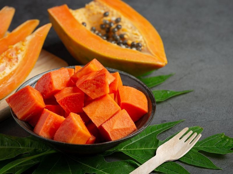 Đu đủ có chứa nhiều Vitamin C và papain 