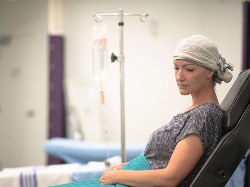 Thực hiện hóa trị với bệnh nhân ung thư