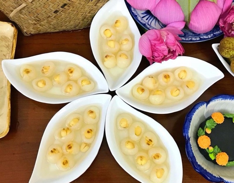 Chè hạt sen long nhãn bổi bổ cơ thể