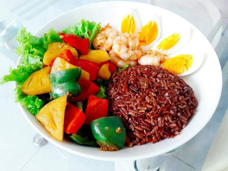 Cơm gạo lứt rau củ