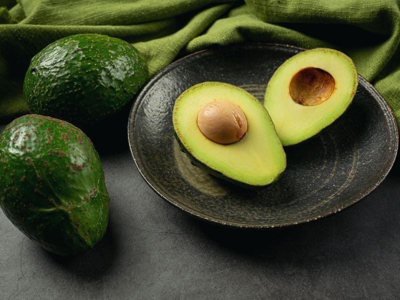 Bạn có thể ăn bơ để bổ sung chất béo lành mạnh cho cơ thể