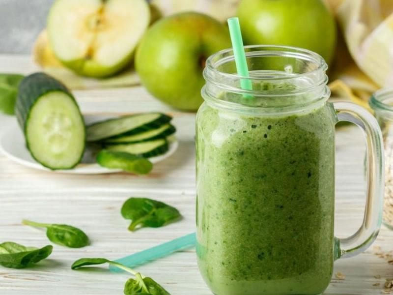 Sinh tố táo và cần tây