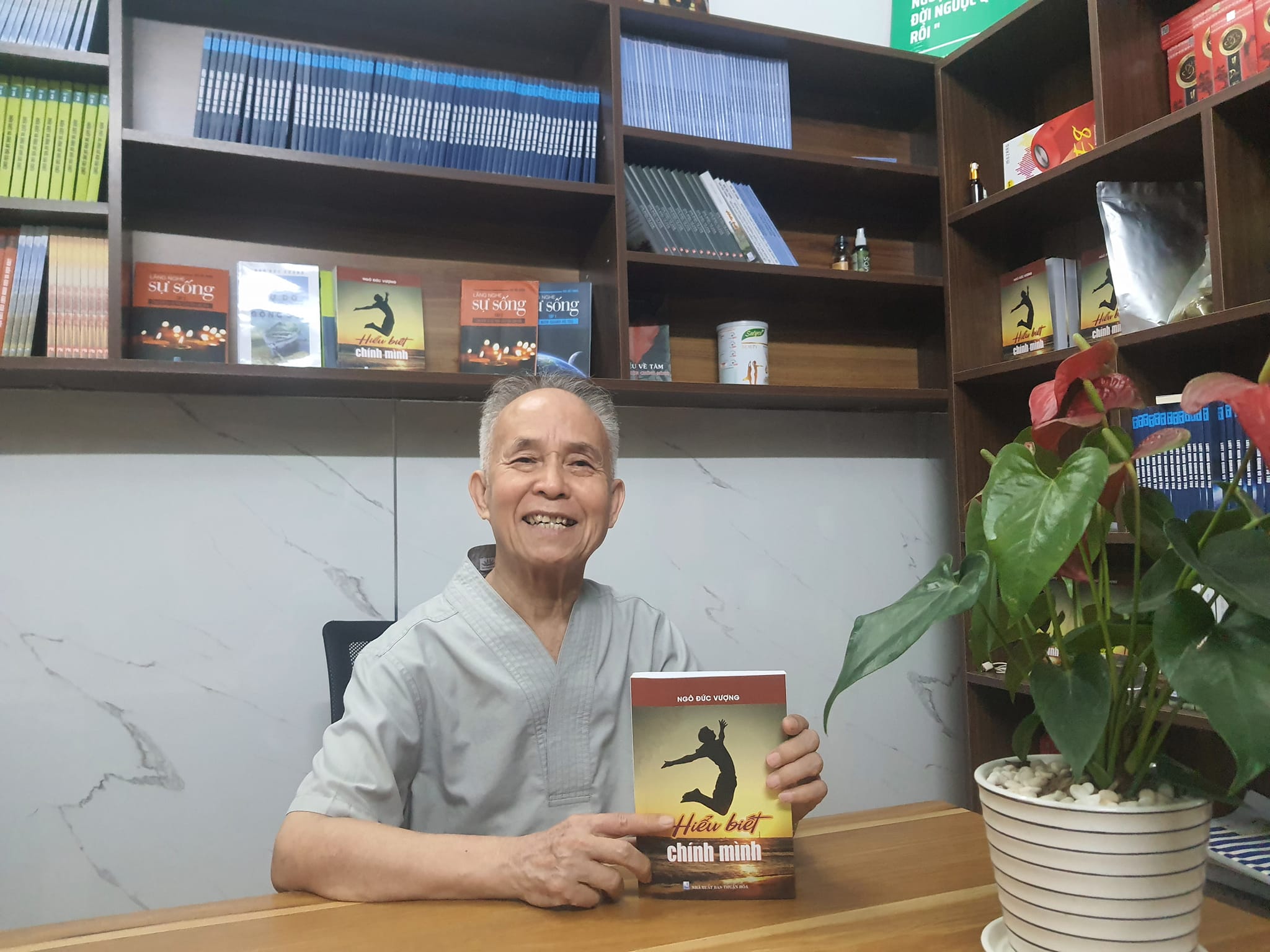 Tiến sĩ, lương y Ngô Đức Vượng nguyên giảng viên Đại học Quốc Gia Hà Nội