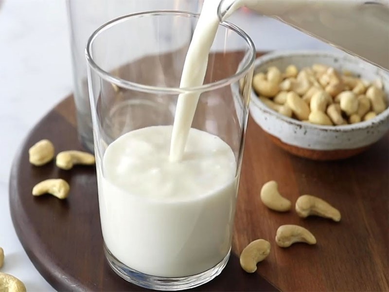 3 cách làm sữa hạt điều thơm ngon, không tách nước tại nhà