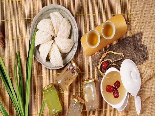 Ăn chay uống yến mâu thuẫn hay sự kết hợp tinh tế?